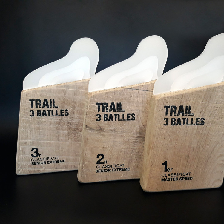 Diseño trofeos "Trail 3 Batlles" Madera y metacrilato